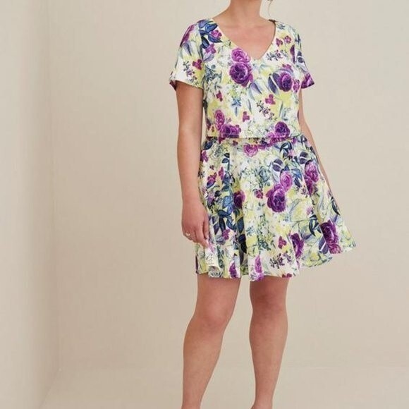 NWOT Torrid Floral White Mini Textured Knit Skater Set - Picture 2 of 14